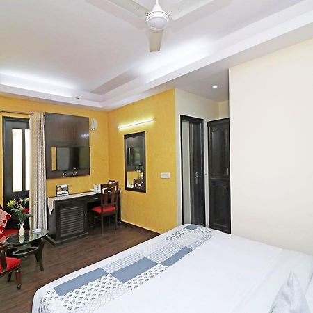 Hotel Oyo 13451 Star Corporate Avenue Nuova Delhi Esterno foto