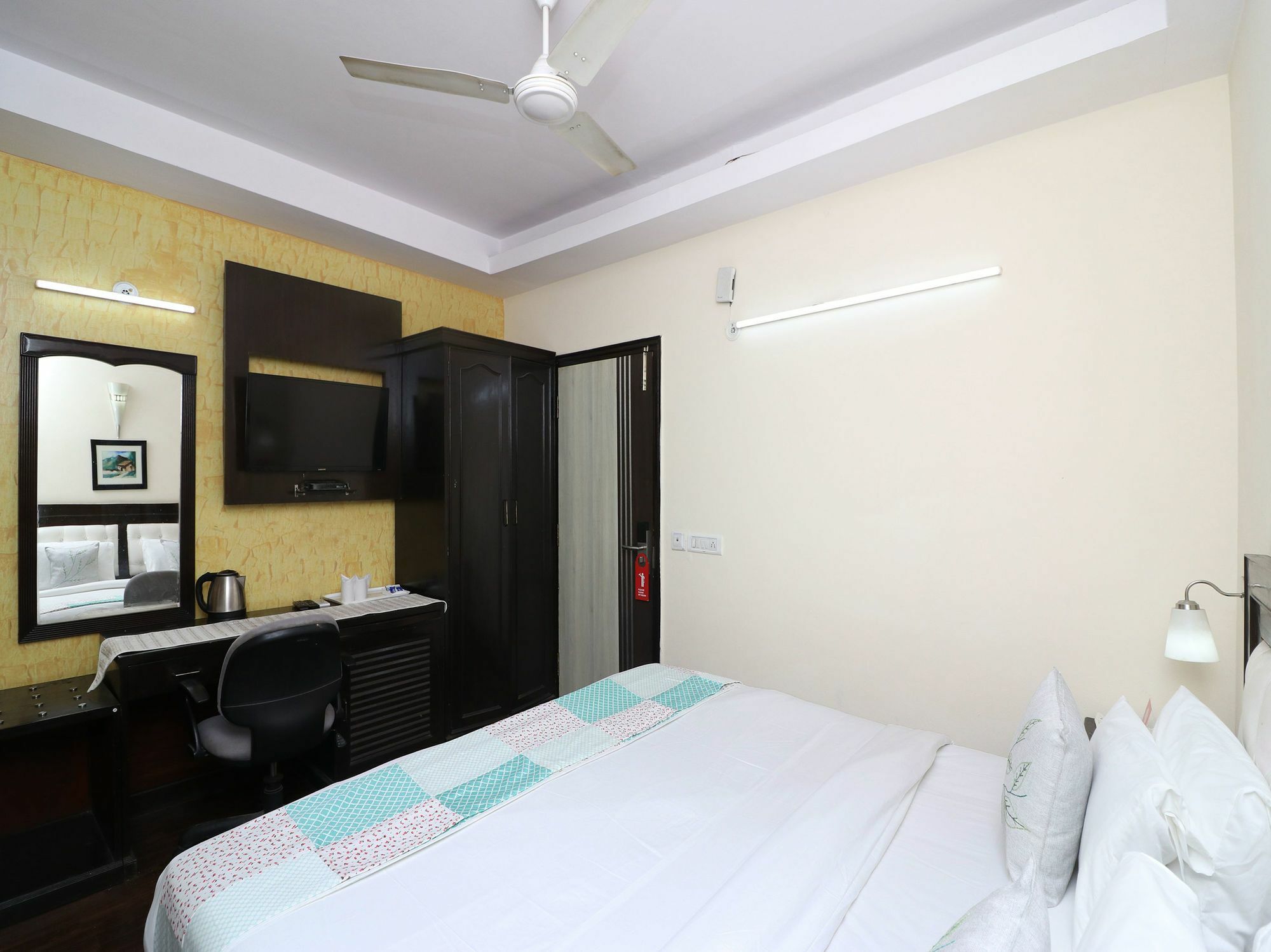 Hotel Oyo 13451 Star Corporate Avenue Nuova Delhi Esterno foto