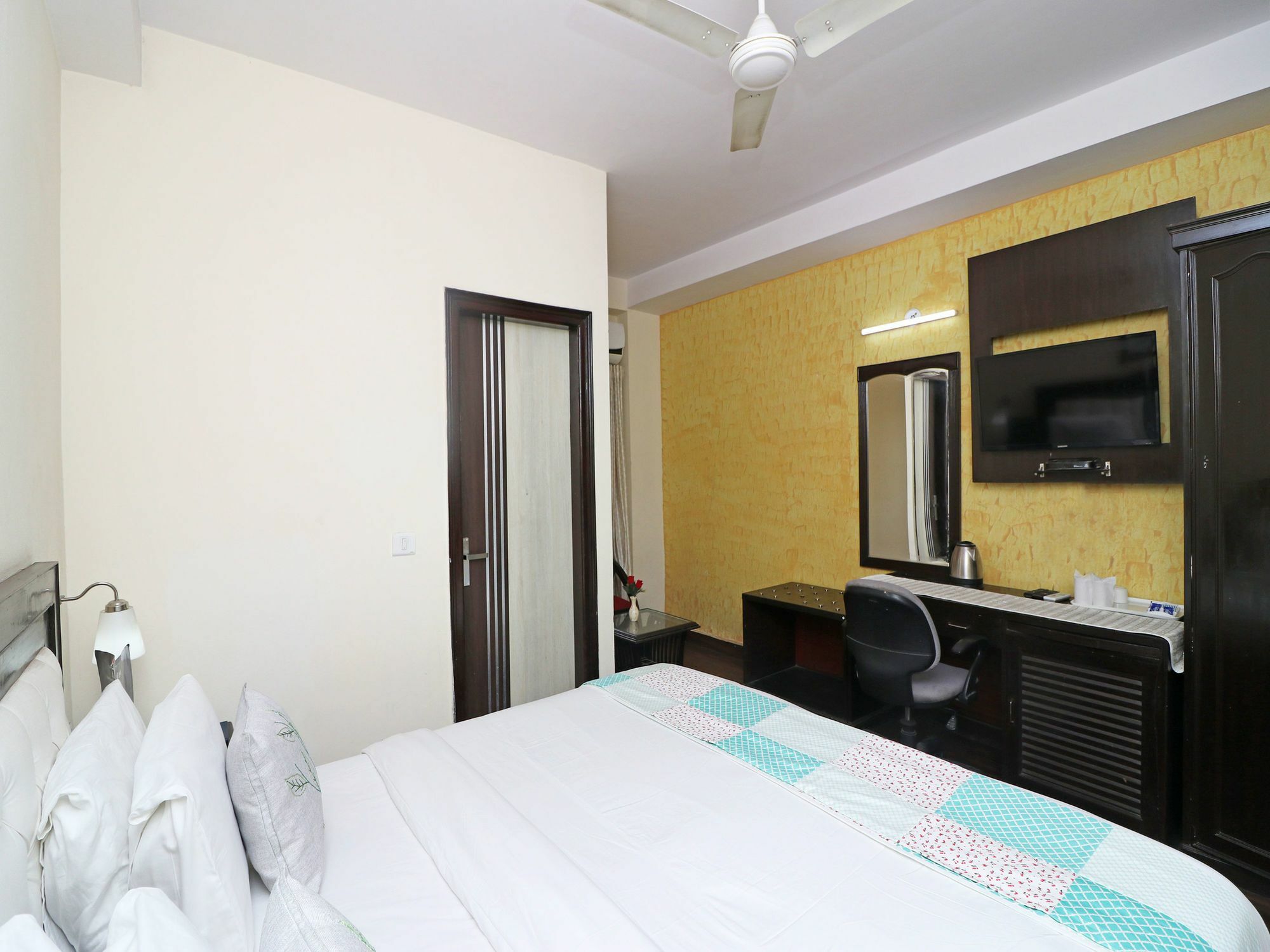 Hotel Oyo 13451 Star Corporate Avenue Nuova Delhi Esterno foto