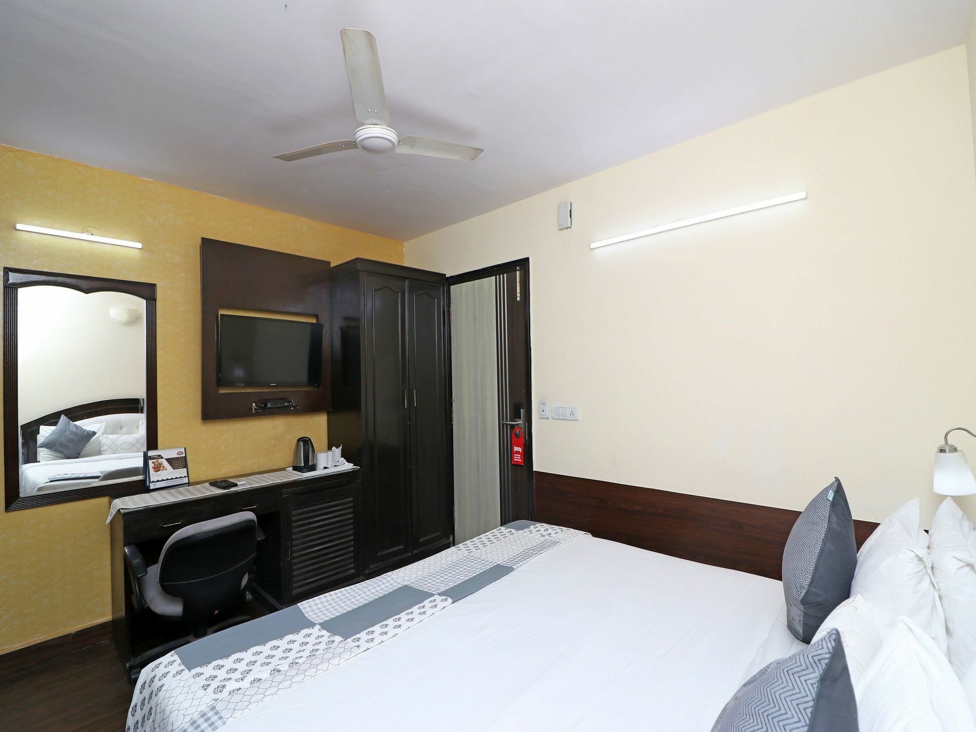 Hotel Oyo 13451 Star Corporate Avenue Nuova Delhi Esterno foto