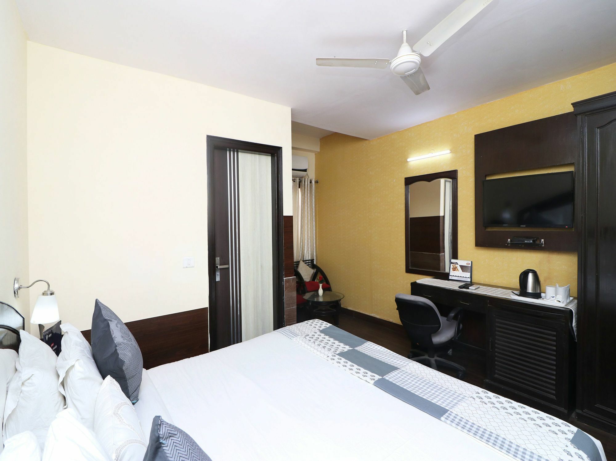 Hotel Oyo 13451 Star Corporate Avenue Nuova Delhi Esterno foto